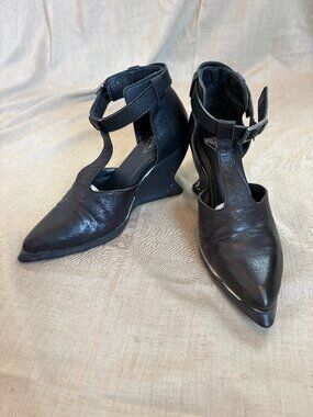Fluevog Zoomies T-Strap Shoes | Black Leather | Size 6 (Fits like a 7)